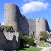 image d'un château cathare à visiter lors de la randonnée sur les chemins cathares