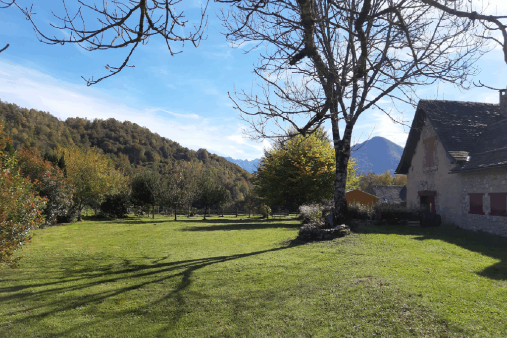 Paysage montagnard entre Bagneres-de-Luchon et Aulus-les-Bains sur le GR10
