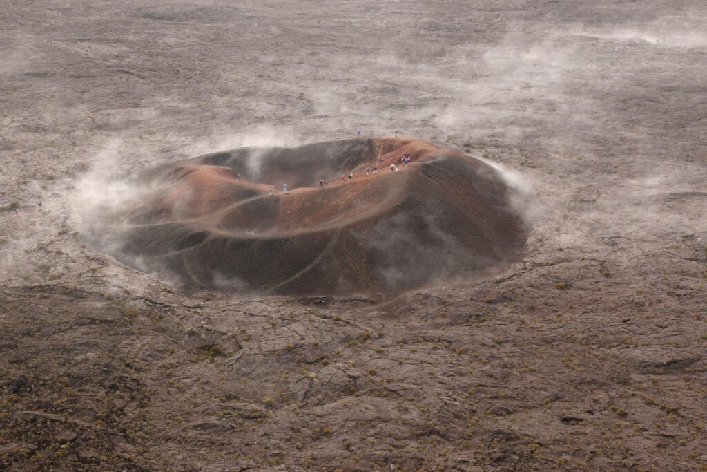 Paysage des volcans de l'île de la Réunion pris de haut