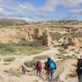 Groupe de randonneurs dans le désert des Bardenas