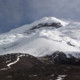 Sommets de montagne en Équateur enneigés