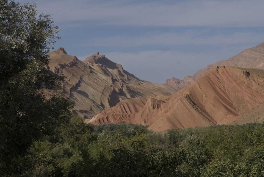 Paysage montagnard marocain avec différentes montagnes