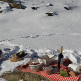Représentation du pique-nique gourmand proposé par le séjour, repas en randonnée à raquette riche et varié.