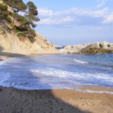 Paysage de bord de mer lors d'une randonnée en Catalogne, en Costa Brava