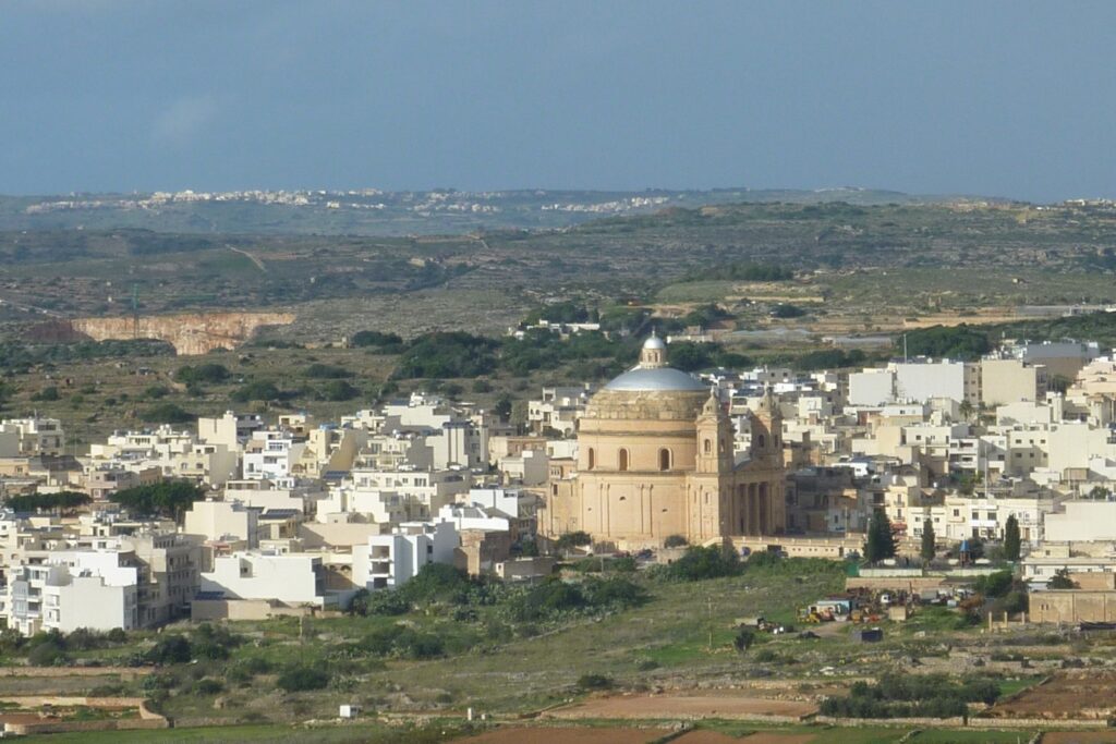 Paysage pris de vue de haut d'une ville dans les îles méditerranéenne