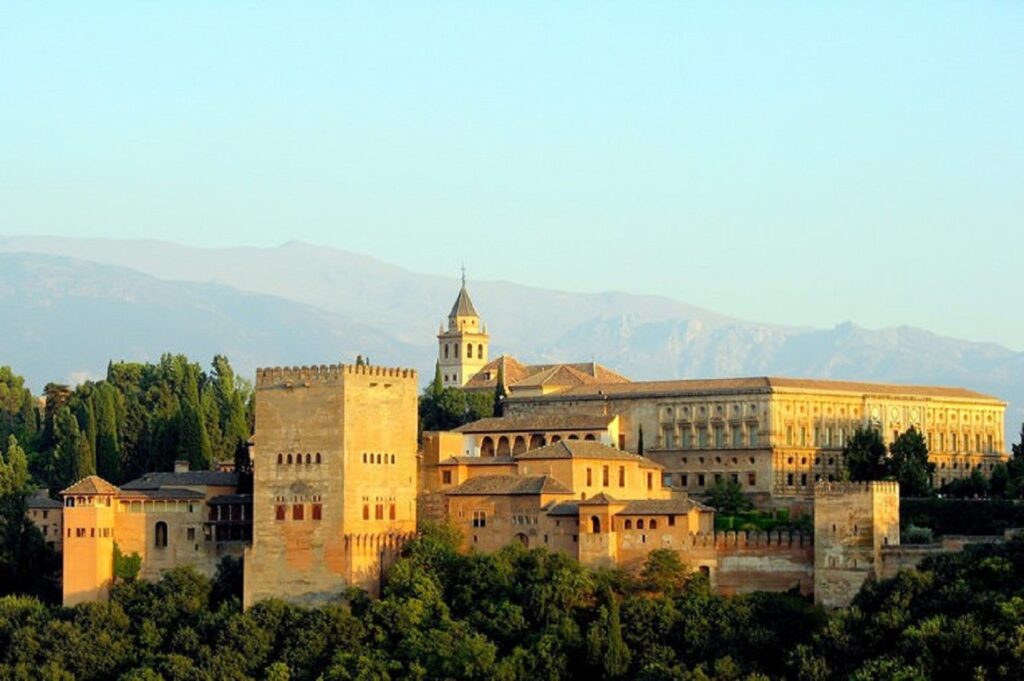Paysage citadin de l'Alhambra en Andalousie