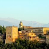 Paysage citadin de l'Alhambra en Andalousie