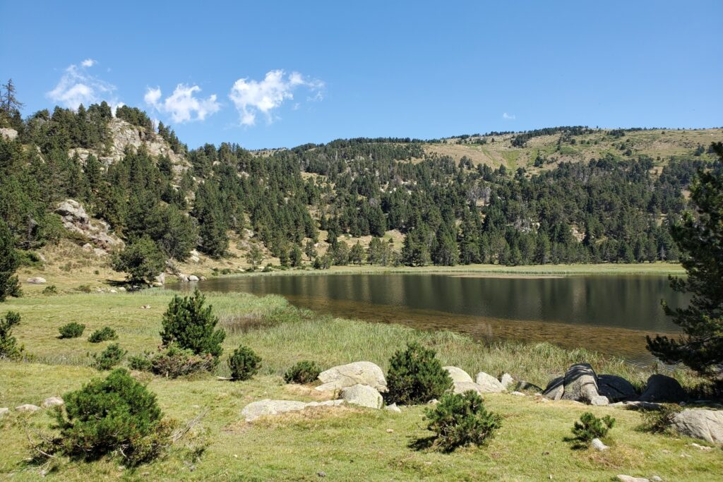 Paysage montagneux observé dans le Capcir dans le cadre d'une randonnée encadrée par un guide dans le Capcir
