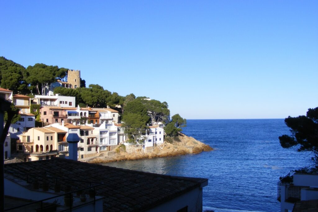 Paysage du bord de mer lors de randonnée en itinérance