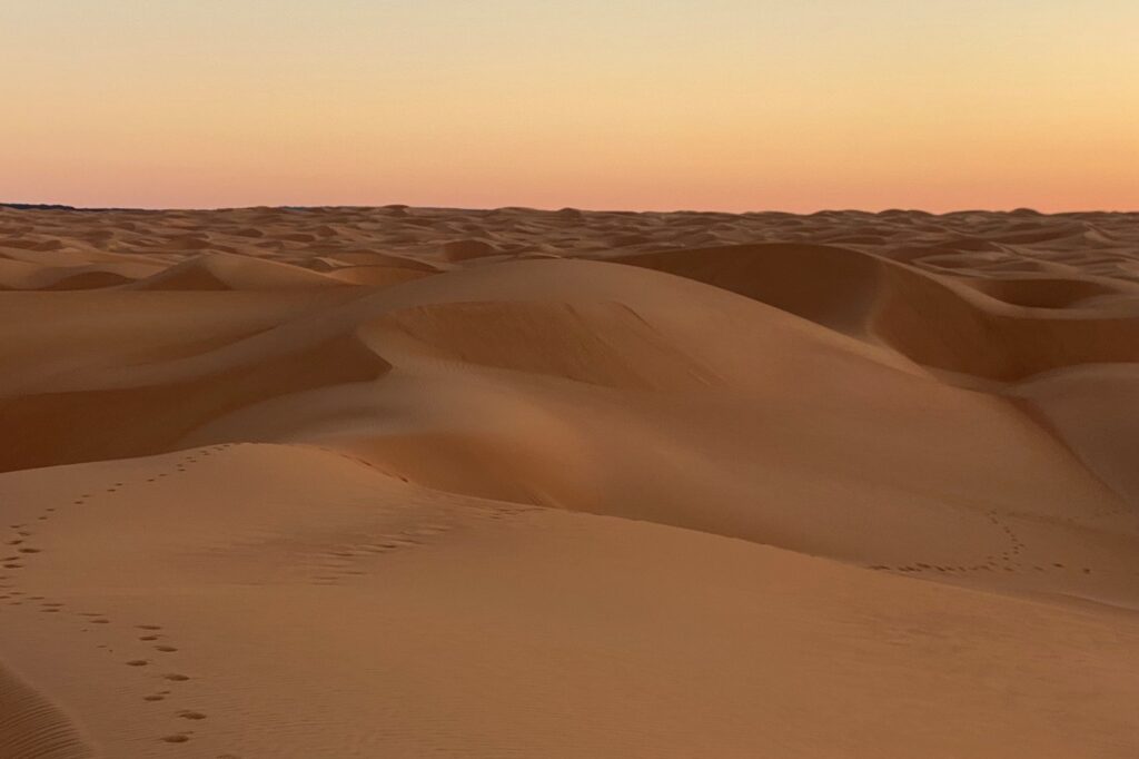 Paysage pris au coucher du soleil des dunes de l'Almatlich