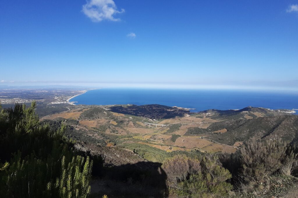 Vue de la côte lors d'un séjour à Collioure, Cadaques, en randonnée avec un guide
