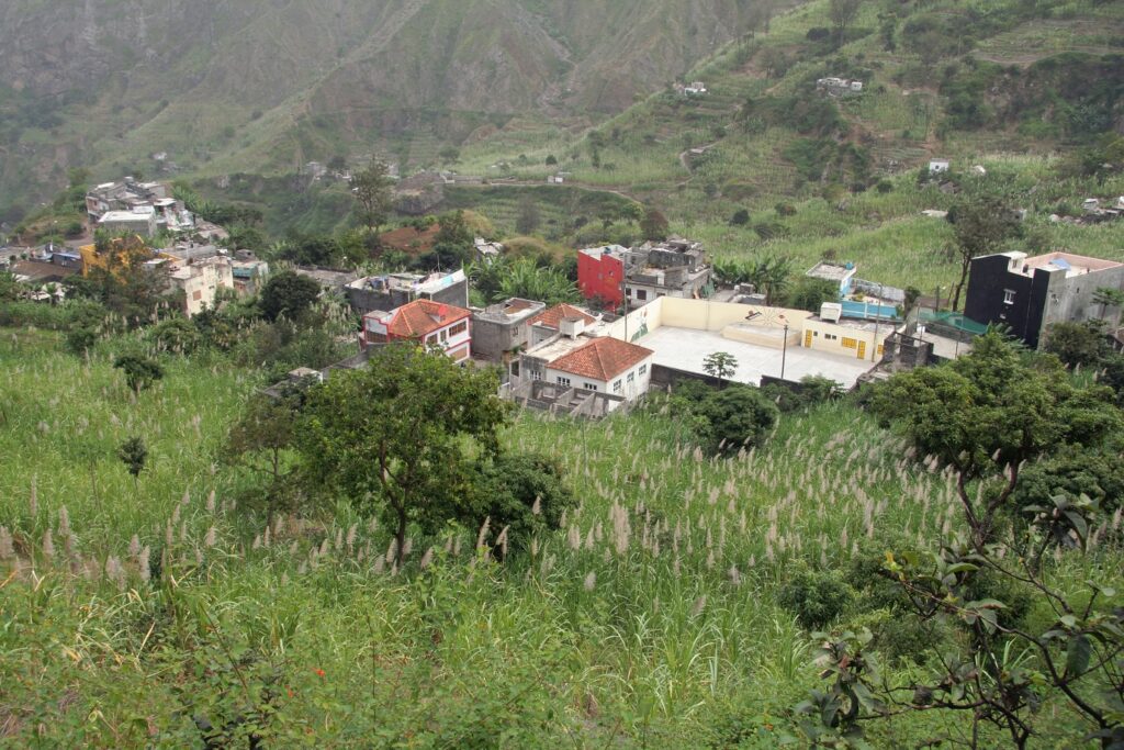 Paysage du Cap-Vert avec des habitations