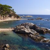 Paysage côtier en Costa Brava lors d'une randonnée en itinérance sur plusieurs jours entre Cadaques et Callela