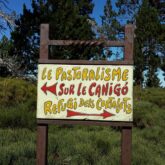 Panneau indicateur en montagne