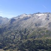 prise de vue en altitude du paysage au cours de randonnée accompagnée entre l'Aneto et Benasque
