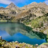 Lac de montagne dans les encartais, observé lors d'un séjour de randonnée non accompagné