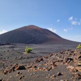 Paysage de montagne avec un sommet en fond sur l'île de Tenerife dans les canaries