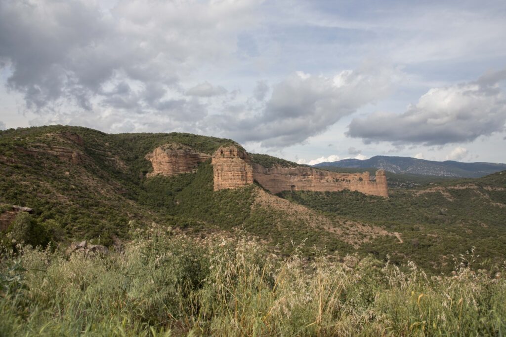 Point de vue donnant accès à une vue sur un grand paysage de sierra de guara