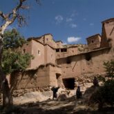 Paysage d'un village marocain dans la vallée des roses