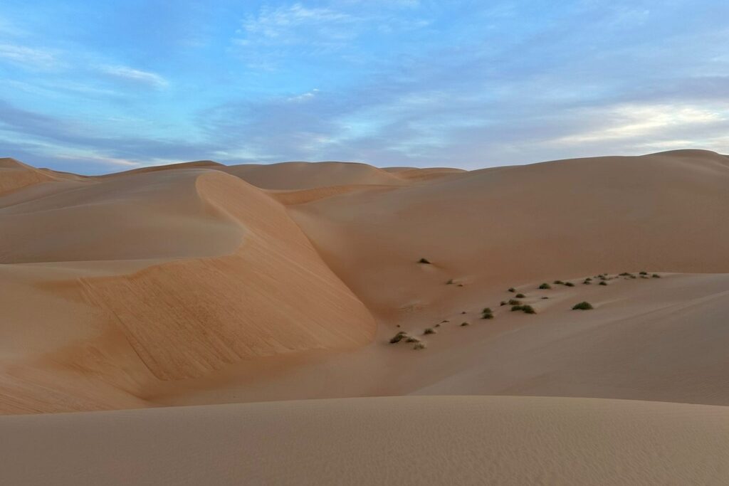 Paysage de mauritanie, dunes à la tombée de la nuit