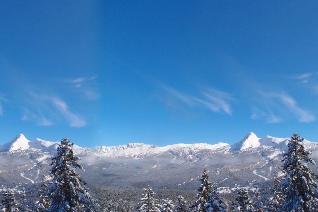 Paysages de montagne enseignés dans le Vercors lors d'un séjour accompagné de ski de fond