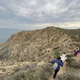 Groupe de randonneurs sur un sentier de randonnée proche de Banyuls