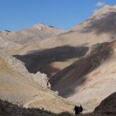 Paysage de Turquie avec un groupe de randonneurs et leur guide