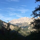 Paysage estival de montagne observé lors d'un séjour de randonnée accompagné en itinérance sur le circuit retrouvant Buëch Dévoluy