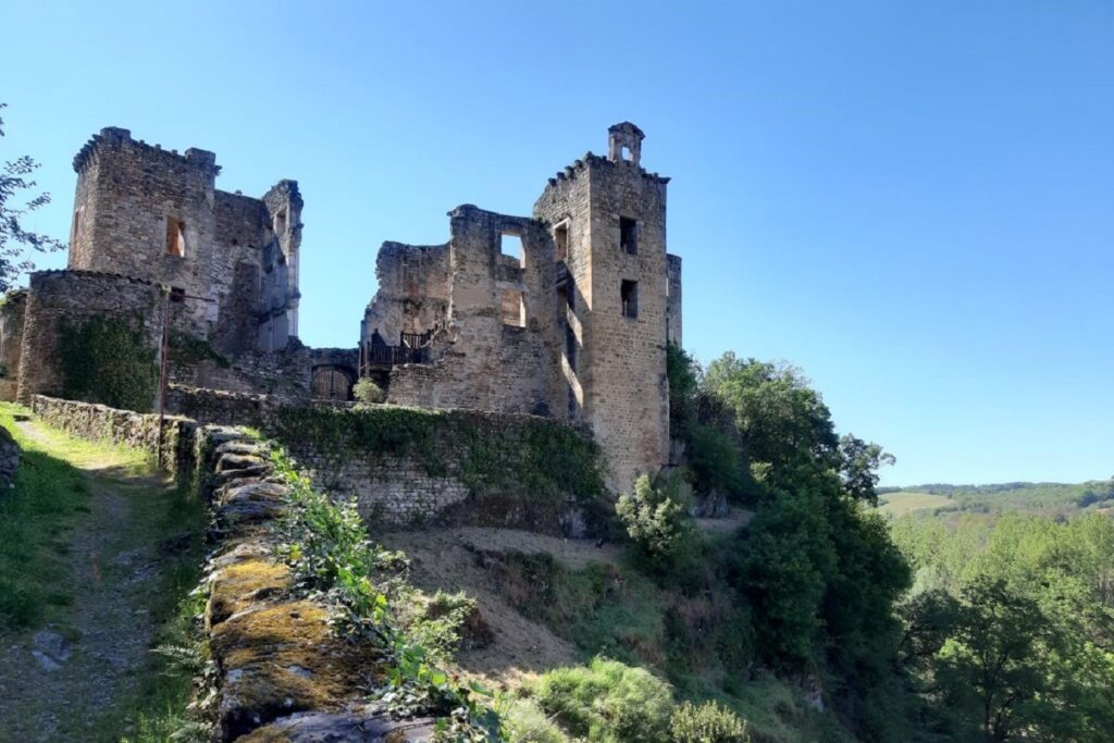 Paysage d'une cité médiévale dans le Quercy