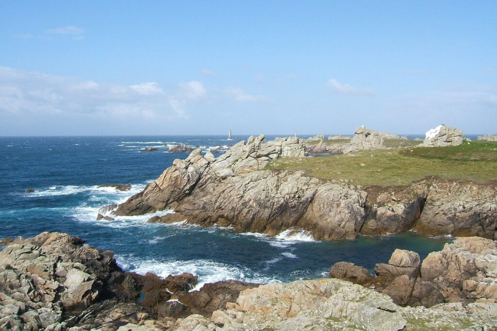 Paysage côtier en Bretagne entre la presqu'île de Crozon et Ouessant
