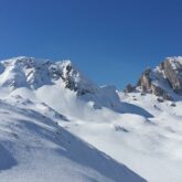 Paysage enneigé dans les hautes Pyrénées observé lors d'un séjour accompagné en raquettes