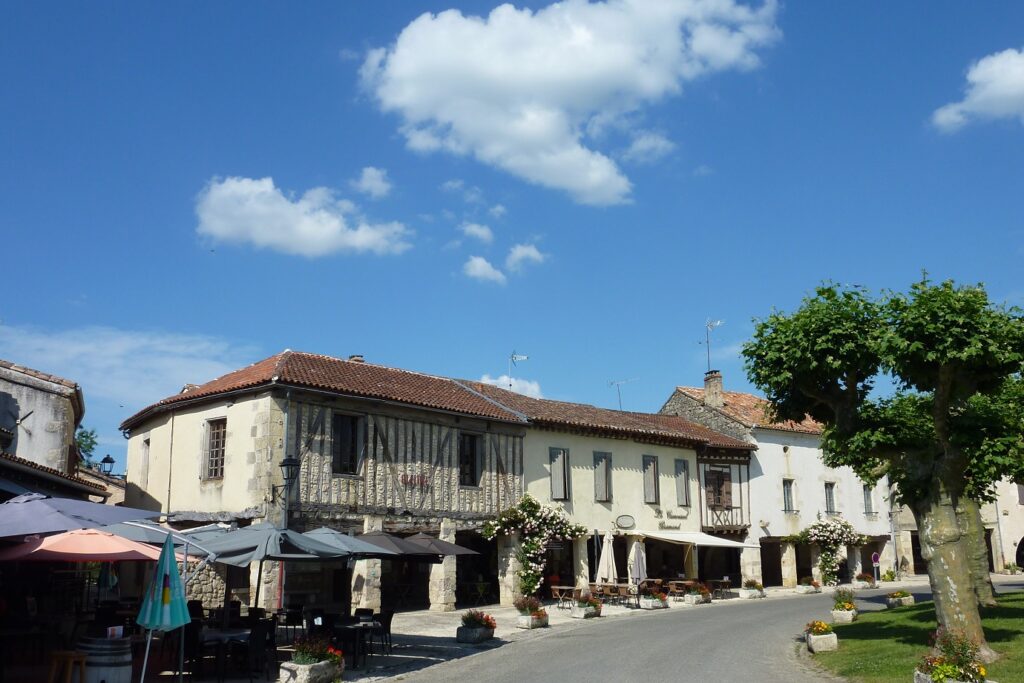 Paysage d'un village du Gers