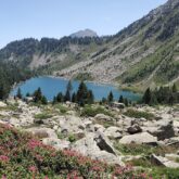 Paysage de montagne dans le massif du Néouvielle avec un lac