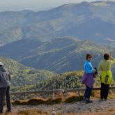 Groupe de randonneurs sur un sentier de randonnée dans les Vosges