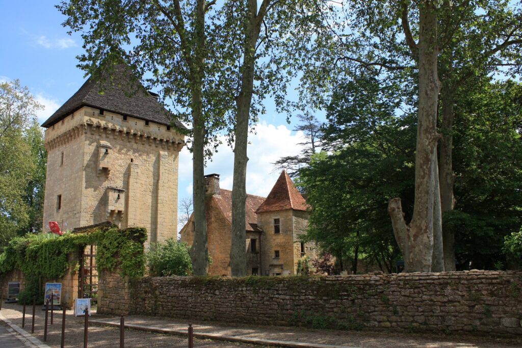 Paysage d'un village de campagne de Dordogne observé lors d'un séjour en liberté de découverte en randonnées de la zone