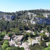 Paysage de Provence avec un paysage montagneux caractéristique de la zone