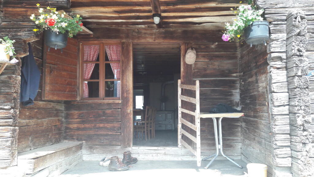 Paysage dans les Aravis d'une maison typique de la zone