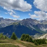 paysage de montagne avec des vallées dans le massif du Queyras