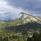 Paysage dans le parc de la Chartreuse avec vue sur les sommets