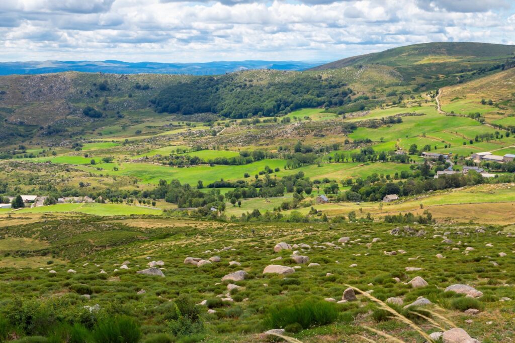 Paysage de montagne en Occitanie du Mont Lozère observé sur le chemin de Stevenson