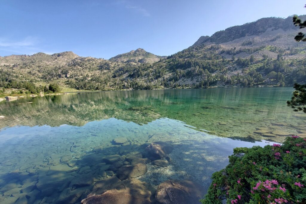 Lac de montagne dans le massif du Néouvielle