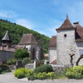 Paysage du lot d'un village typique