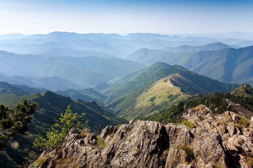 Paysage de montagne dans les Cévennes, vue de la vallée de l'Hérault depuis l'Aigoual