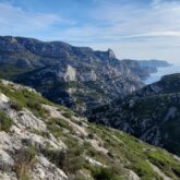 Paysage des calanques de Marseille observé lors d'un séjour de randonnée sur la côte bleue et Marseille