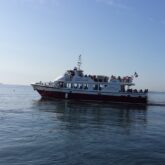Bateaux transportant des touristes entre différentes îles