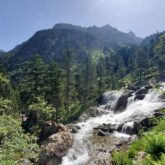 Paysage montagnard avec une cascade à Cauterets