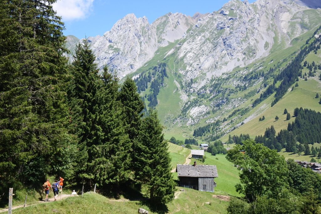 Paysage de randonnée dans les Aravis