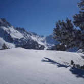 Paysage de montagne dans les encantas, en hiver avec des paysages couverts de neige