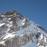 Le pic du midi de Bigorre vu en contrebas en hiver