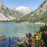 Paysage d'un lac de montagne dans le massif du Néouvielle